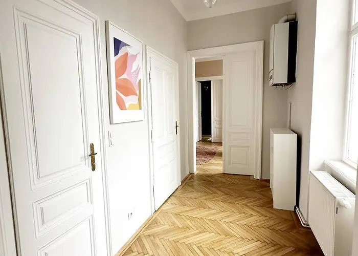 Ruhige & Grosse Altbauwohnung 7Min Zum Zentrum