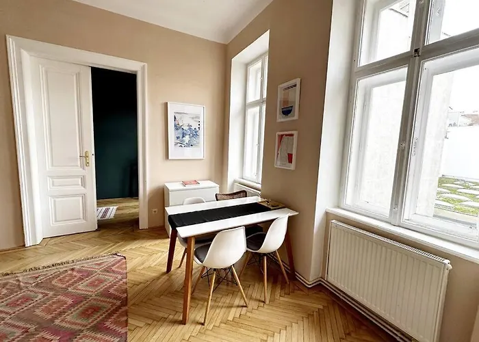 Ruhige & Grosse Altbauwohnung 7Min Zum Zentrum