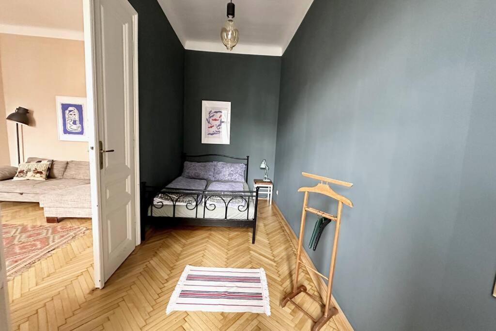 Ruhige & Grosse Altbauwohnung 7min Zum Zentrum Wien