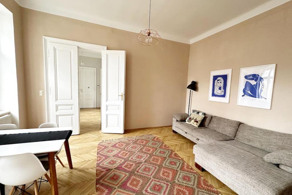 Ruhige & Grosse Altbauwohnung 7min Zum Zentrum Wien