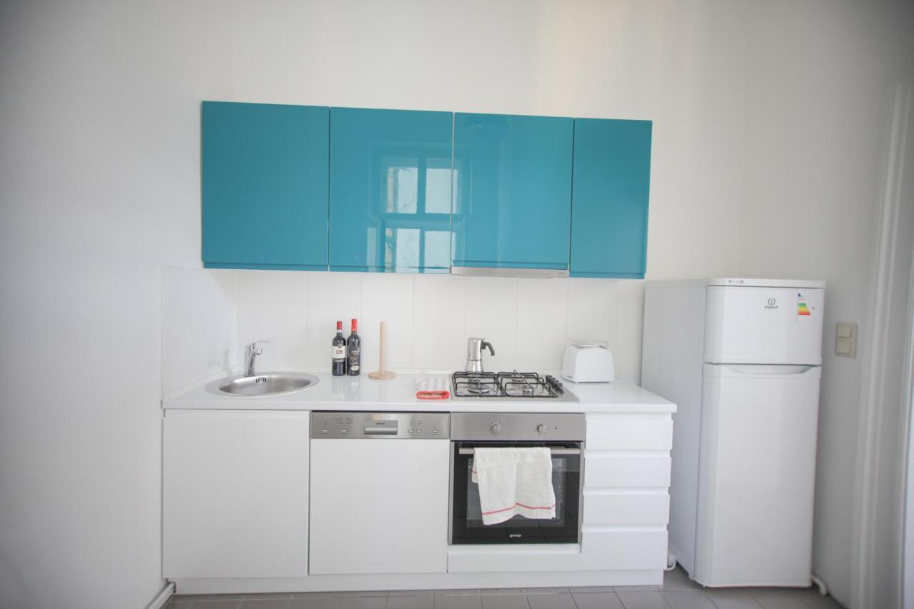 Ruhige & Grosse Altbauwohnung 7min Zum Zentrum Apartamento