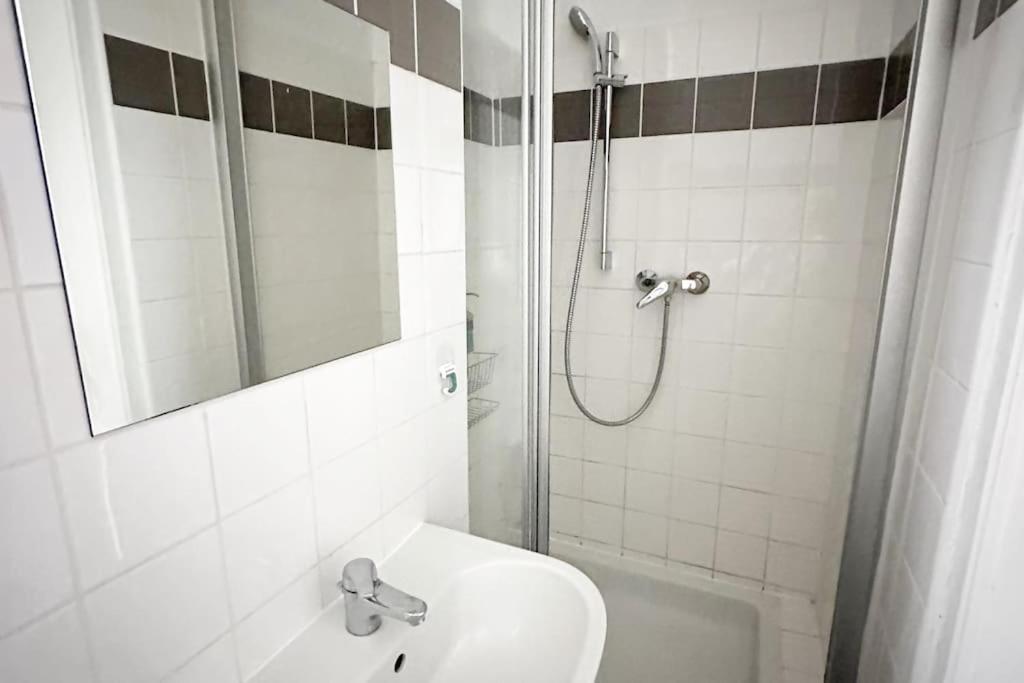 Ruhige & Grosse Altbauwohnung 7min Zum Zentrum Viena